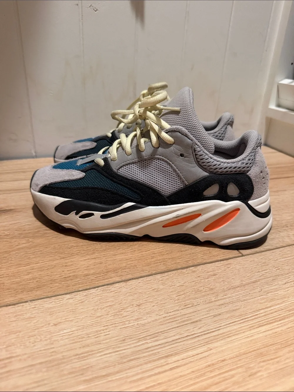 adidas Yeezy Boost 700